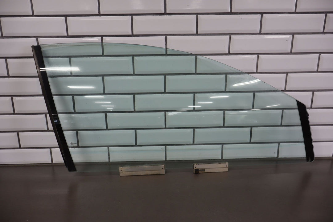 2004 - 2006 Pontiac GTO Right Front Door Window 92092783
