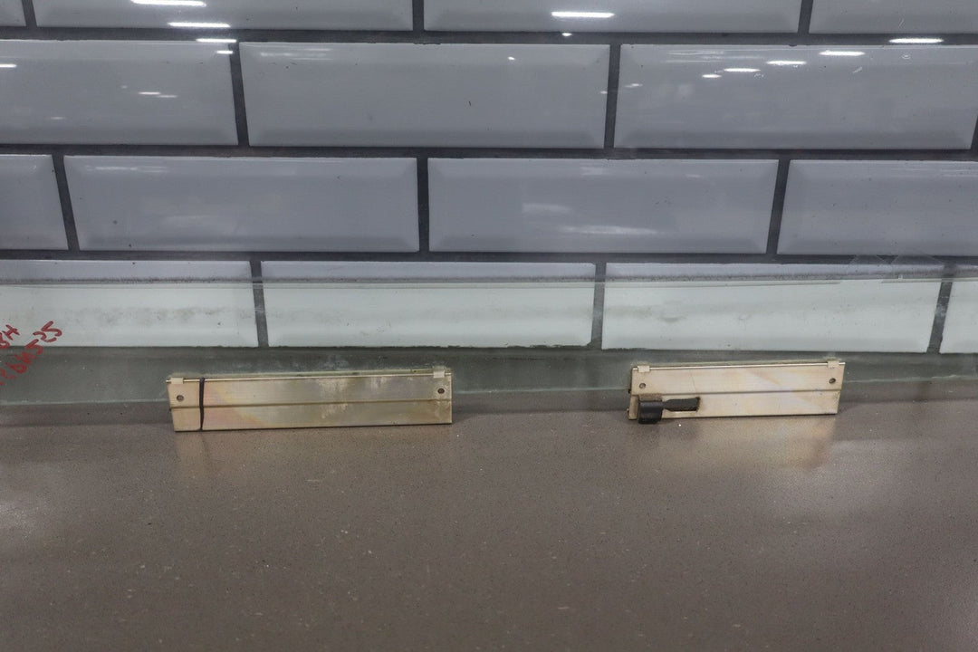 2004 - 2006 Pontiac GTO Right Front Door Window 92092783