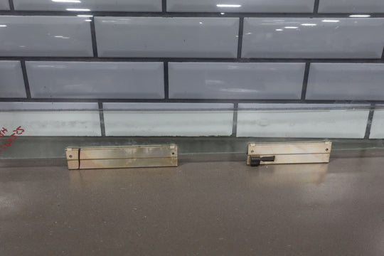 2004 - 2006 Pontiac GTO Right Front Door Window 92092783