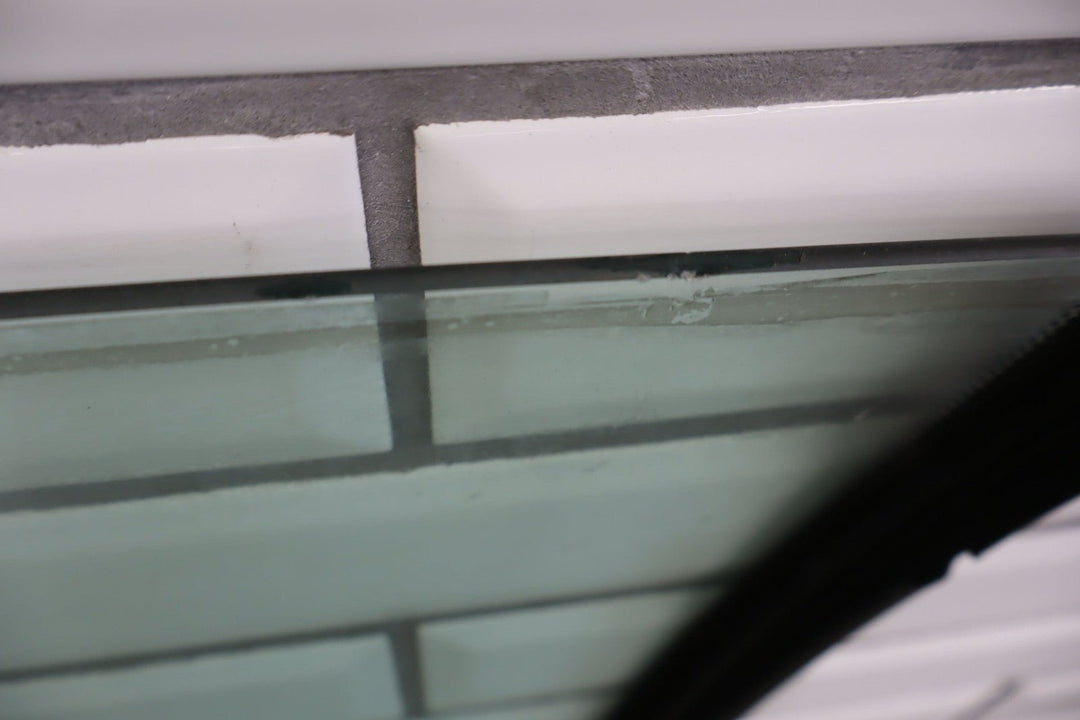 2004 - 2006 Pontiac GTO Right Front Door Window 92092783