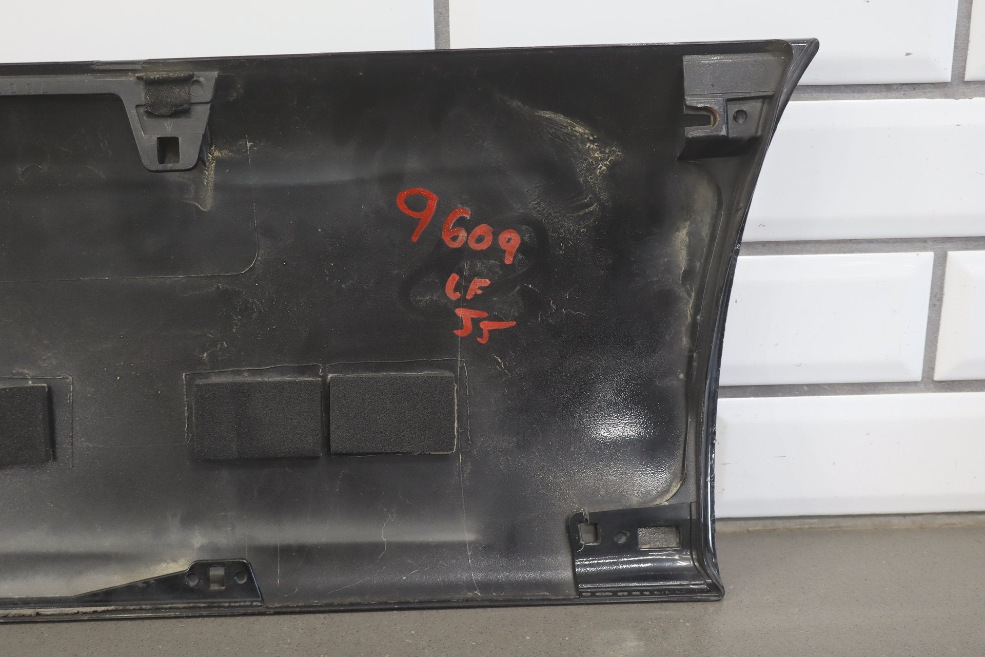 2004-2009 Toyota 4Runner SR5 Left Front Door Molding Black 202