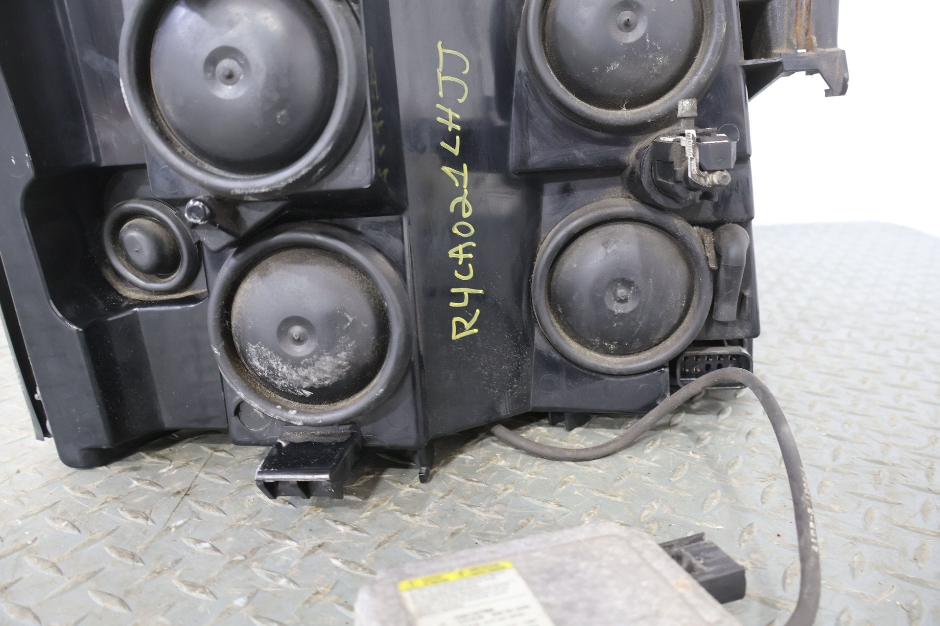 2004 Cadillac Escalade- HEADLAMP ASSEMBLY