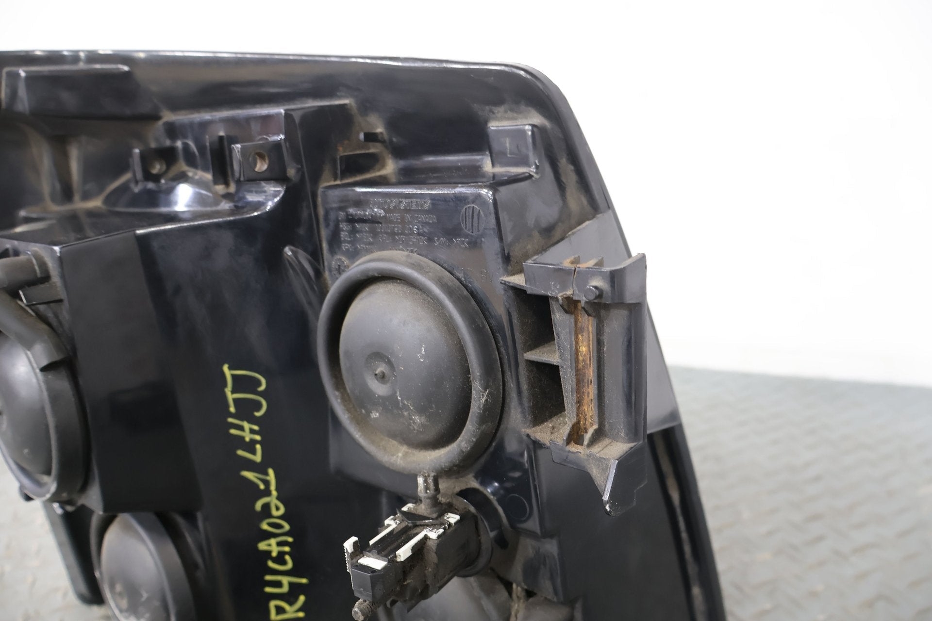 2004 Cadillac Escalade- HEADLAMP ASSEMBLY