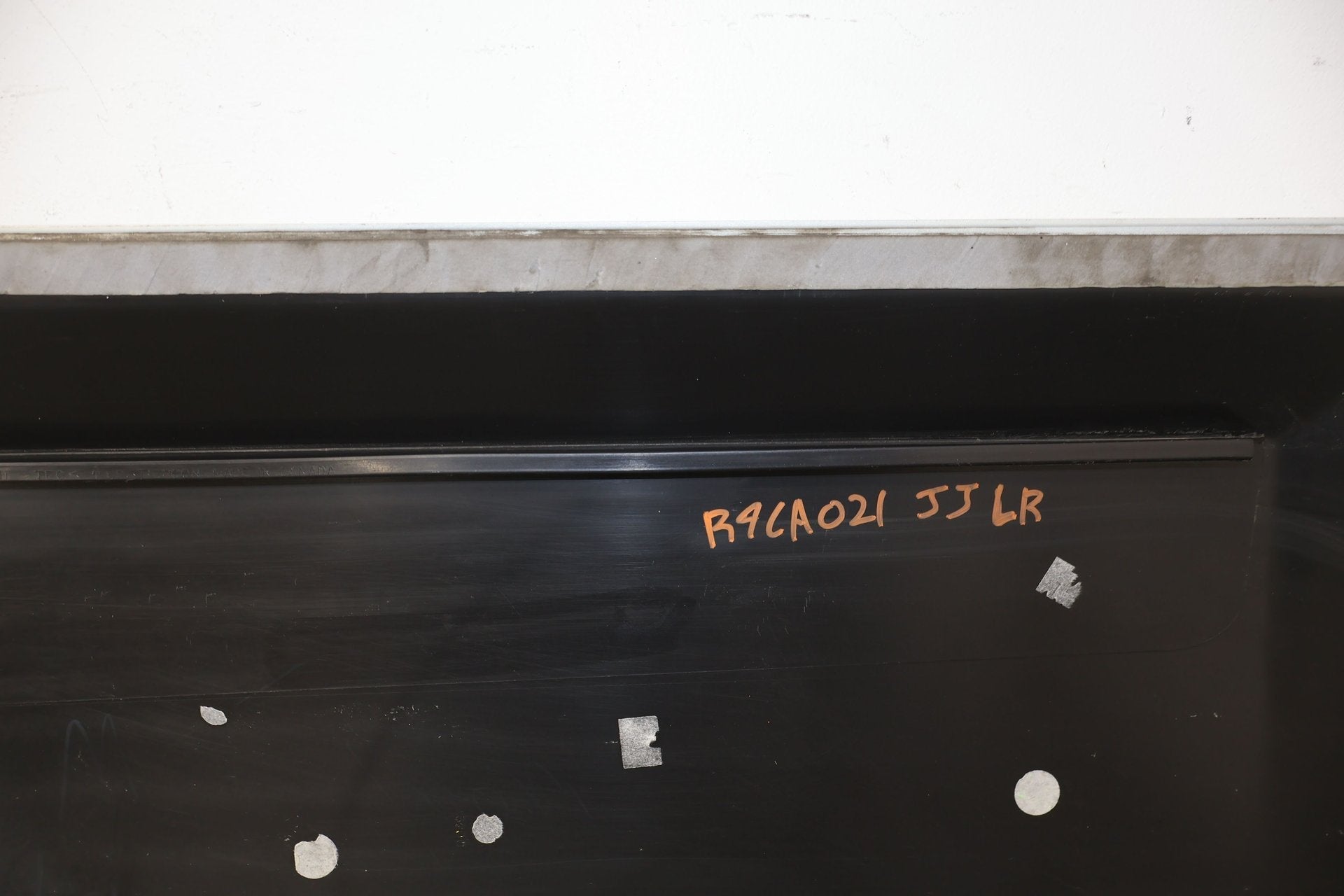 2004 Cadillac Escalade- REAR DOOR MOULDING