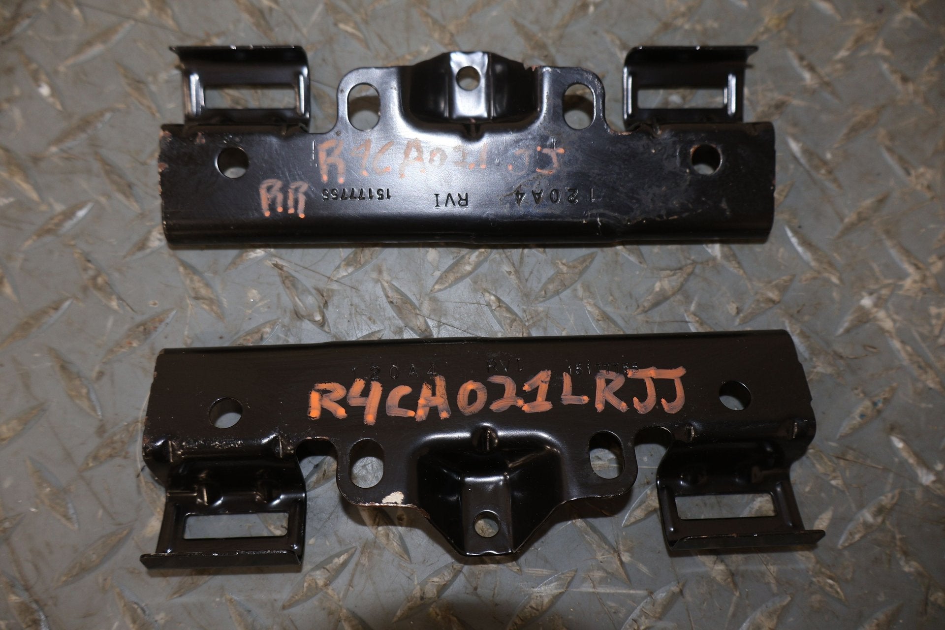 2004 Cadillac Escalade- Set x4- Sill Plates
