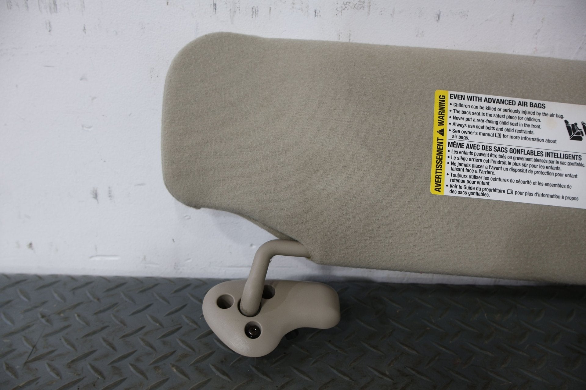 2004 Cadillac Escalade- Sun Visor