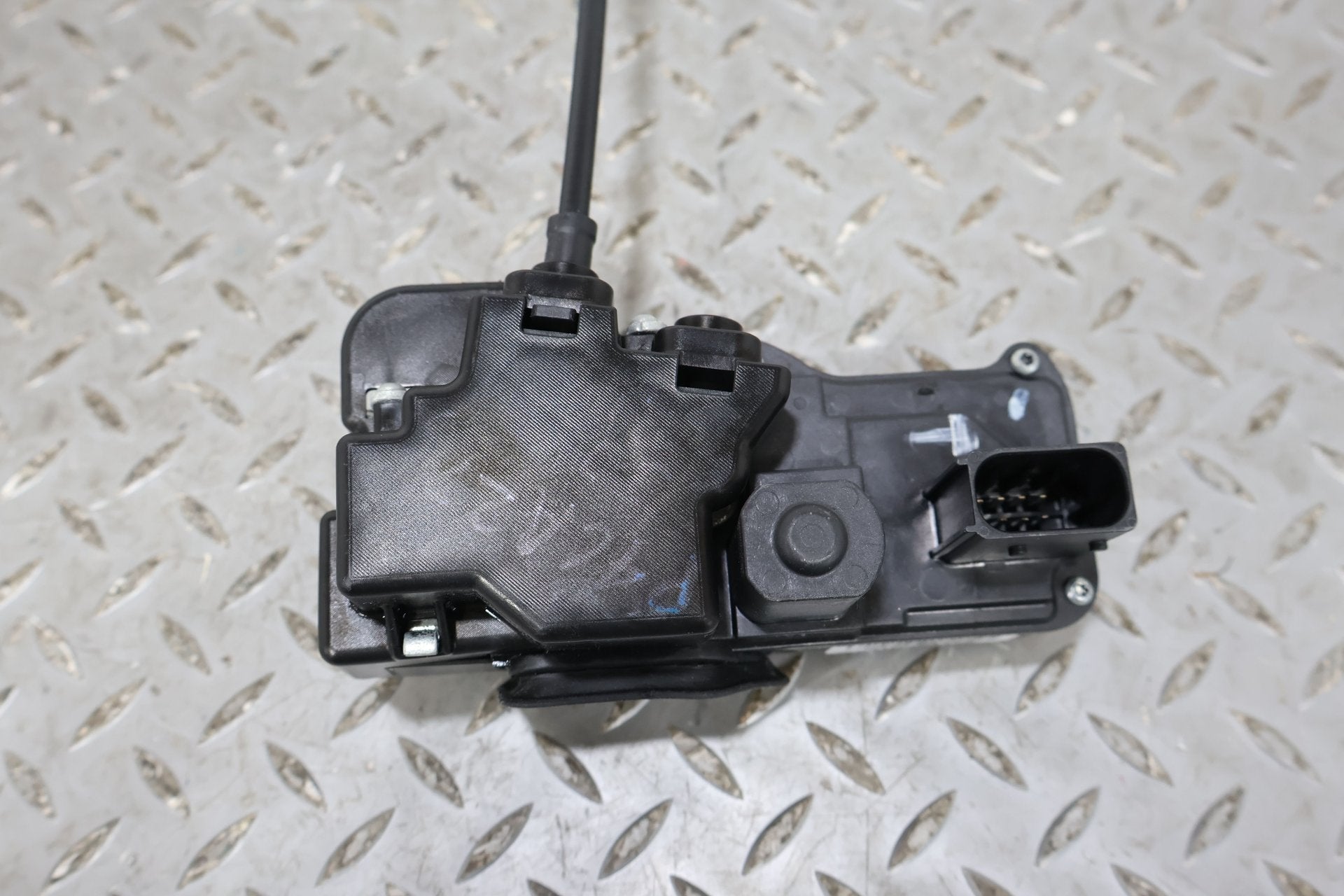 2004 Cadillac XLR- Right Front Door Latch