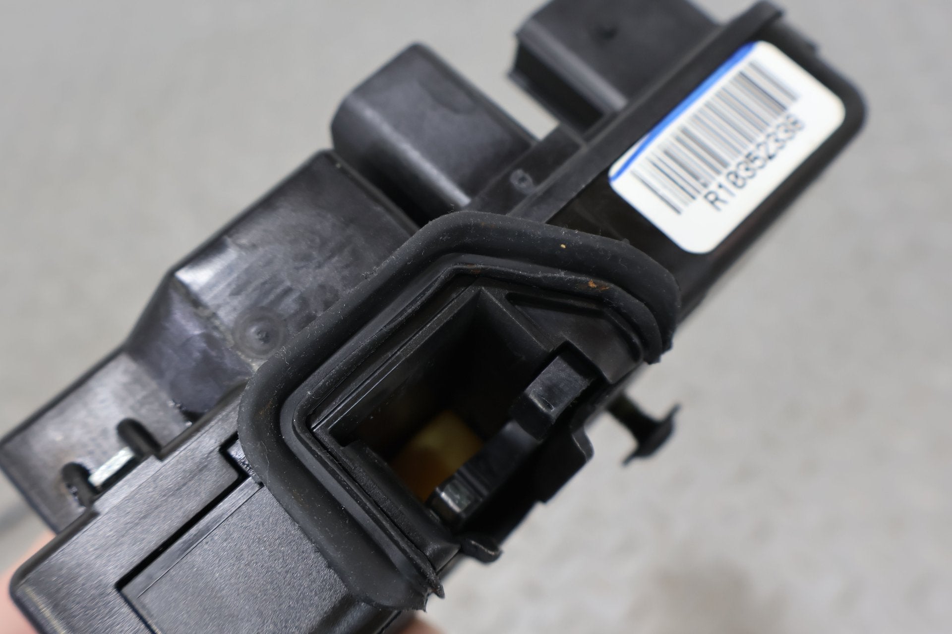 2004 Cadillac XLR- Right Front Door Latch