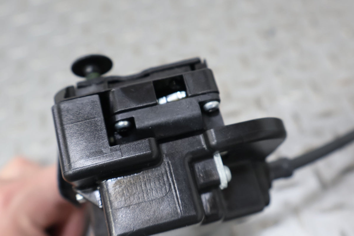 2004 Cadillac XLR- Right Front Door Latch