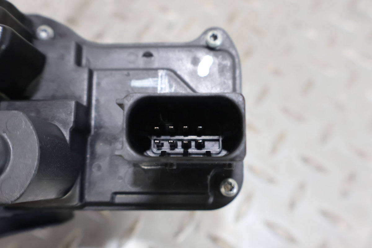2004 Cadillac XLR- Right Front Door Latch