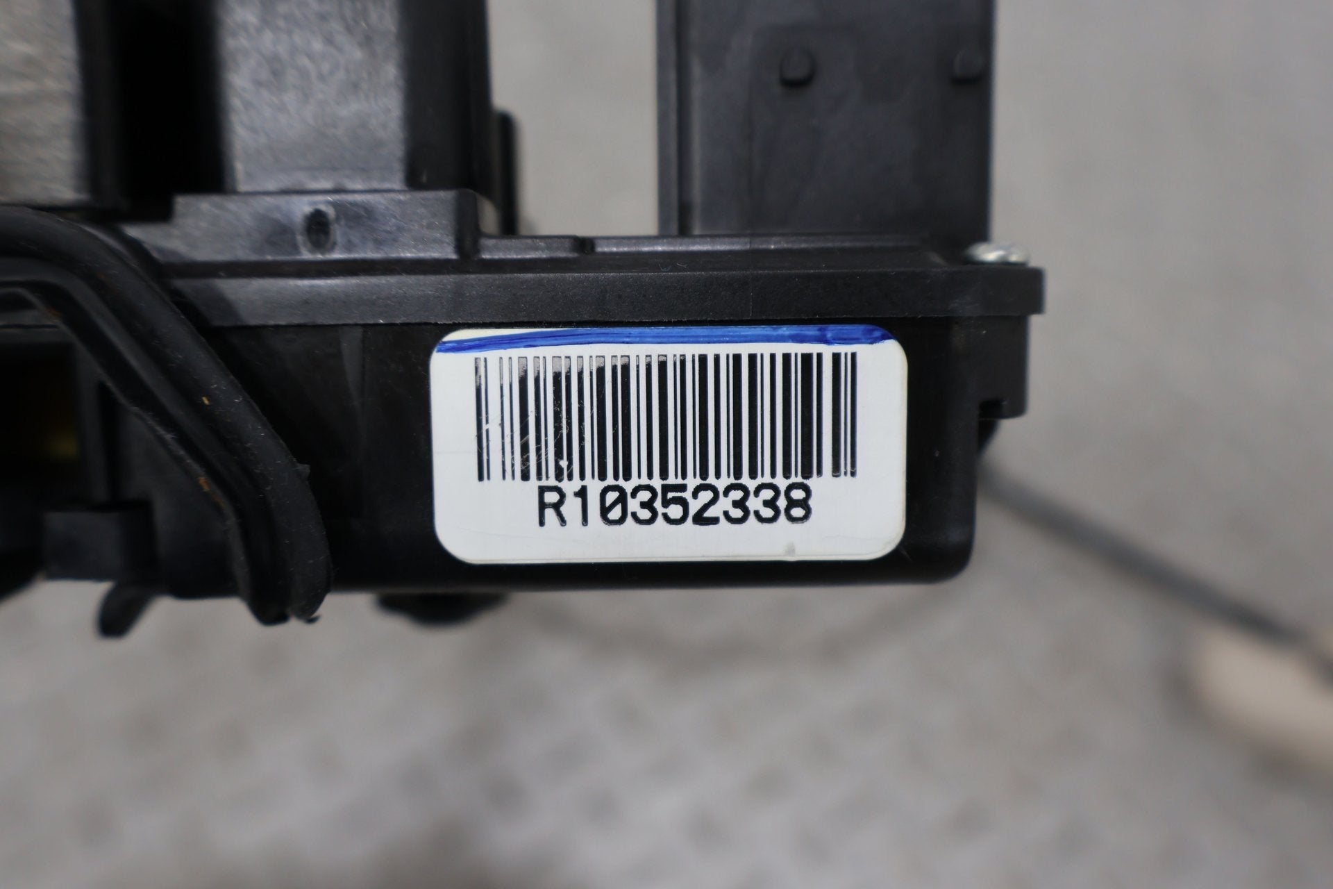 2004 Cadillac XLR- Right Front Door Latch
