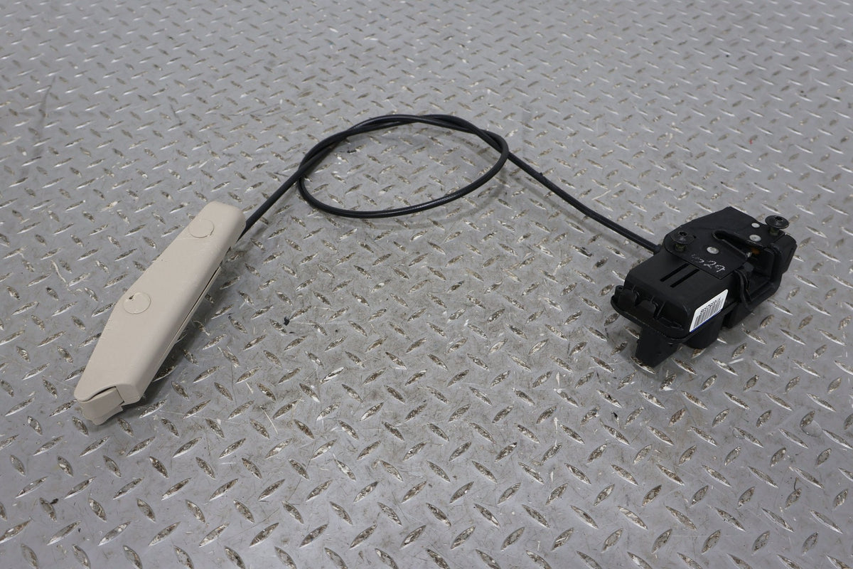 2004 Cadillac XLR- Right Front Door Latch