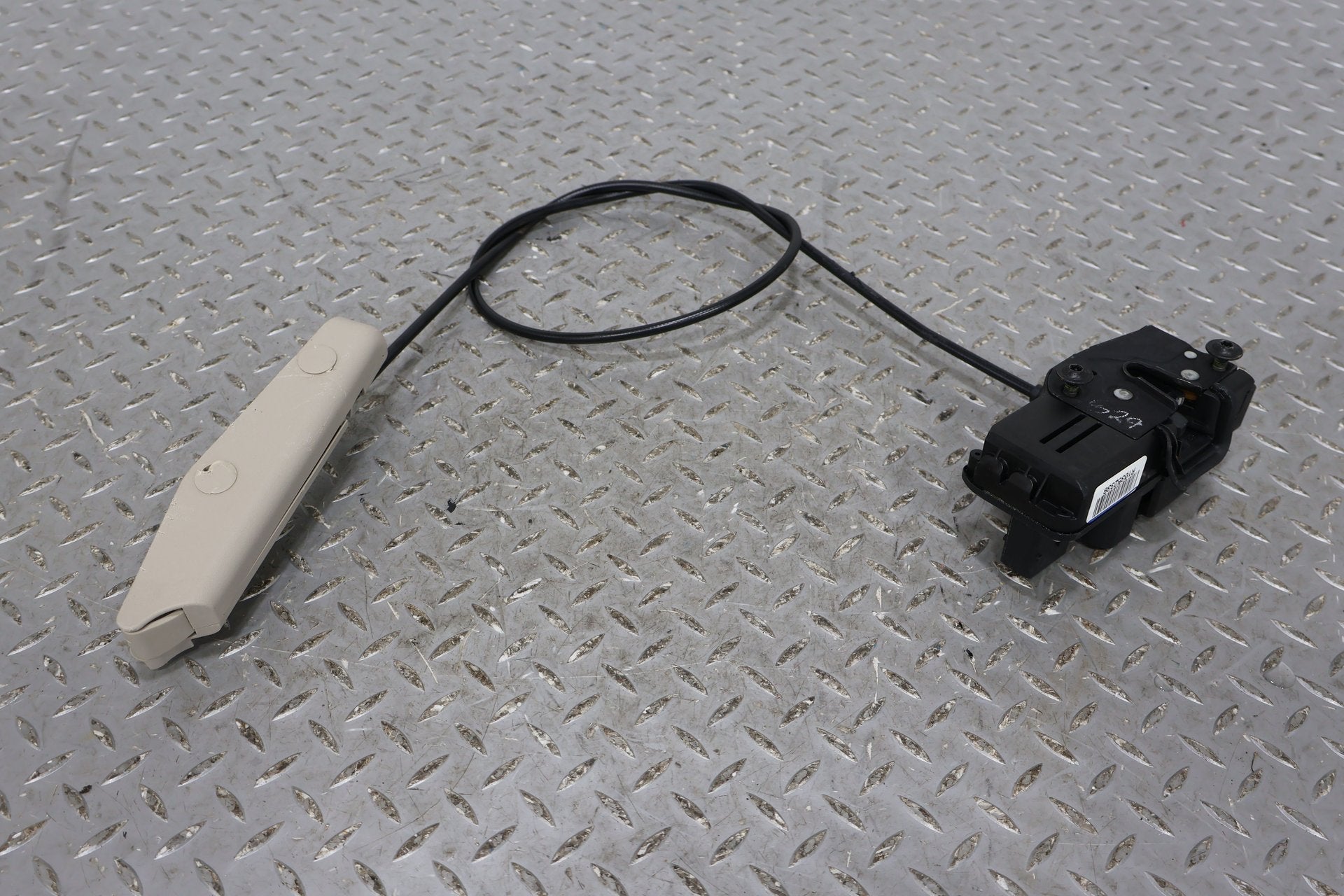 2004 Cadillac XLR- Right Front Door Latch