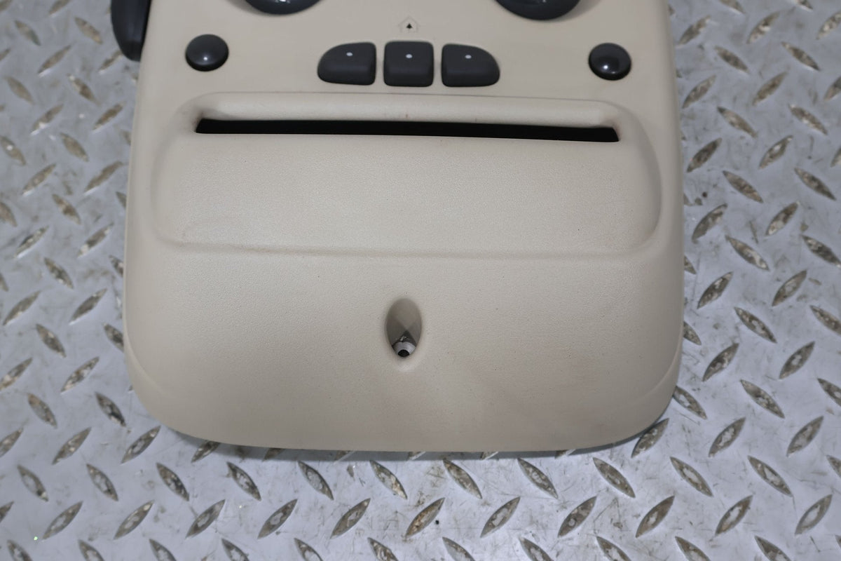 2004 Chevrolet Avalanche- Front Console
