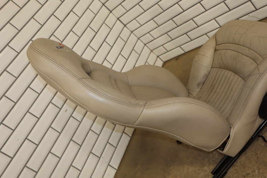 2004 Chevrolet Corvette Single (1) Passenger Right Front Seat Leather *Shale 152