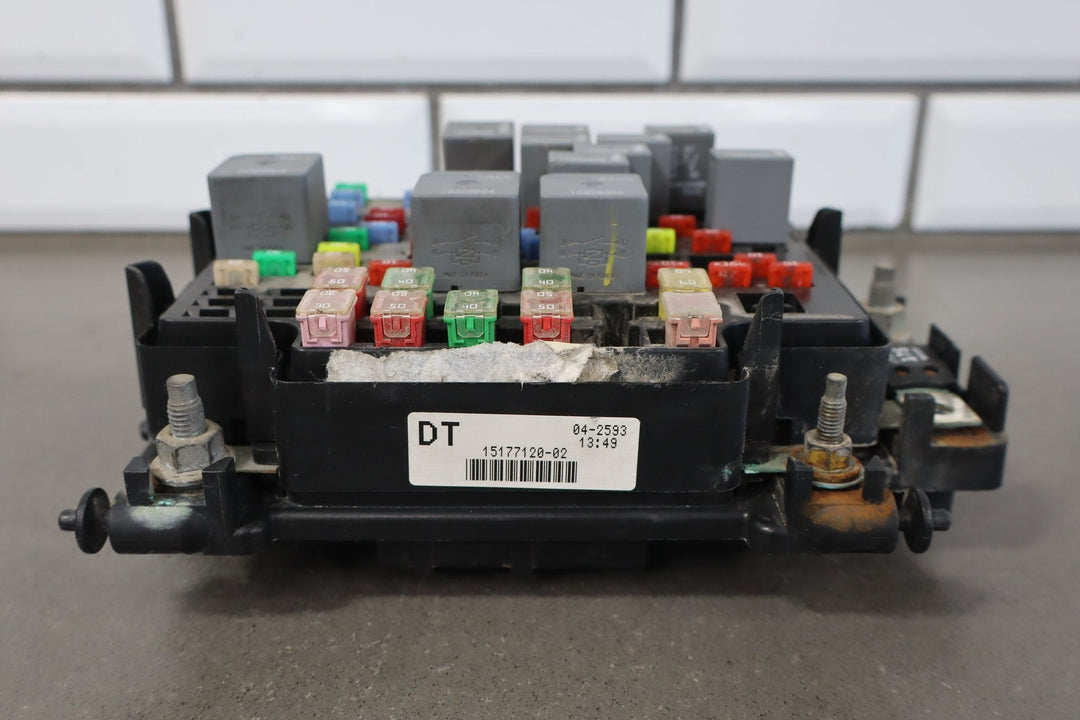 2004 Chevrolet Silverado 2500 GMT800 6.6L Diesel Engine Fuse Box 15811689