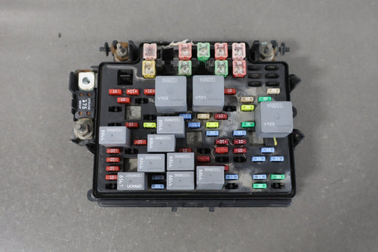 2004 Chevrolet Silverado 2500 GMT800 6.6L Diesel Engine Fuse Box 15811689