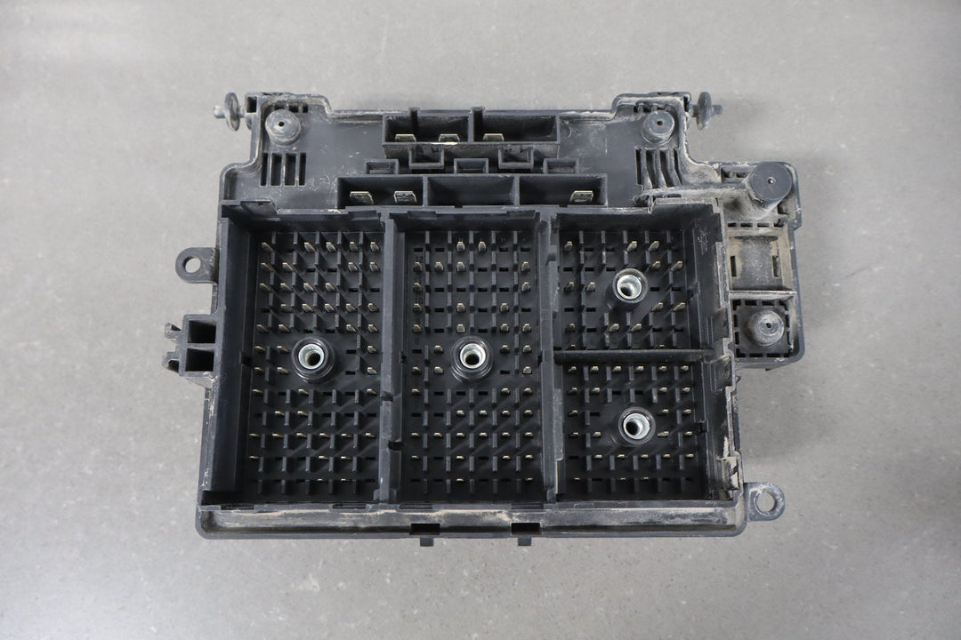 2004 Chevrolet Silverado 2500 GMT800 6.6L Diesel Engine Fuse Box 15811689