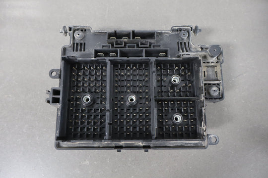 2004 Chevrolet Silverado 2500 GMT800 6.6L Diesel Engine Fuse Box 15811689