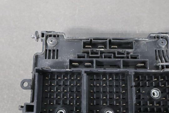 2004 Chevrolet Silverado 2500 GMT800 6.6L Diesel Engine Fuse Box 15811689
