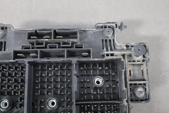 2004 Chevrolet Silverado 2500 GMT800 6.6L Diesel Engine Fuse Box 15811689