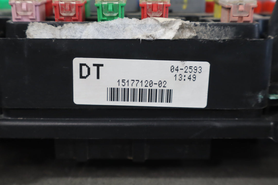 2004 Chevrolet Silverado 2500 GMT800 6.6L Diesel Engine Fuse Box 15811689