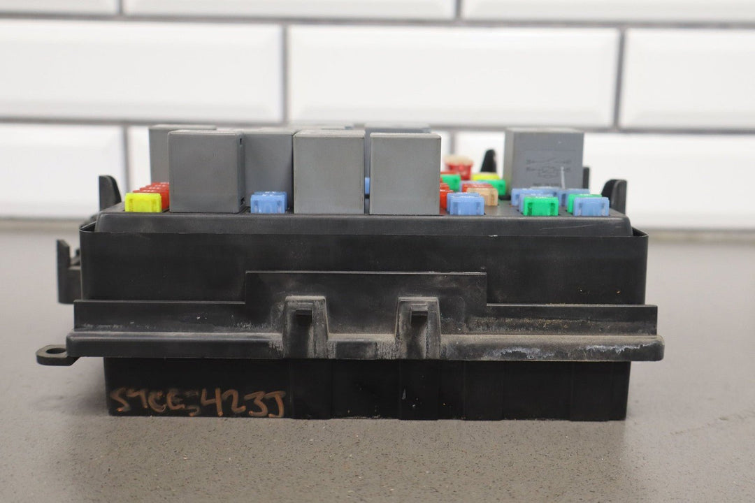 2004 Chevrolet Suburban 2500 6L Engine Fuse Box