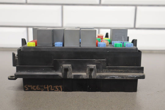 2004 Chevrolet Suburban 2500 6L Engine Fuse Box
