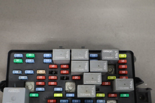 2004 Chevrolet Suburban 2500 6L Engine Fuse Box