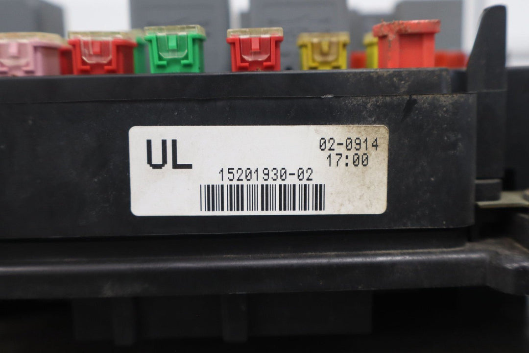 2004 Chevrolet Suburban 2500 6L Engine Fuse Box