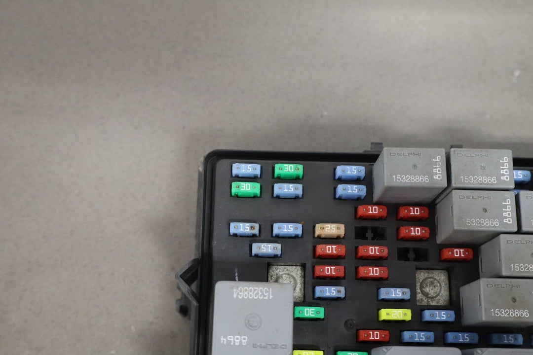 2004 Chevrolet Suburban 2500 6L Engine Fuse Box