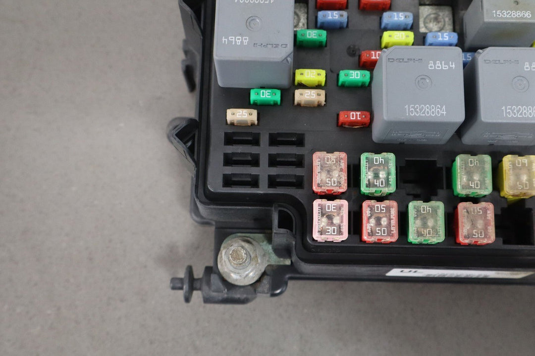 2004 Chevrolet Suburban 2500 6L Engine Fuse Box