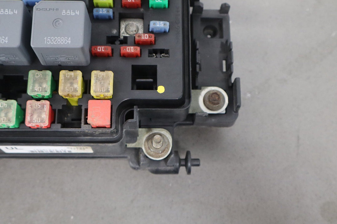 2004 Chevrolet Suburban 2500 6L Engine Fuse Box