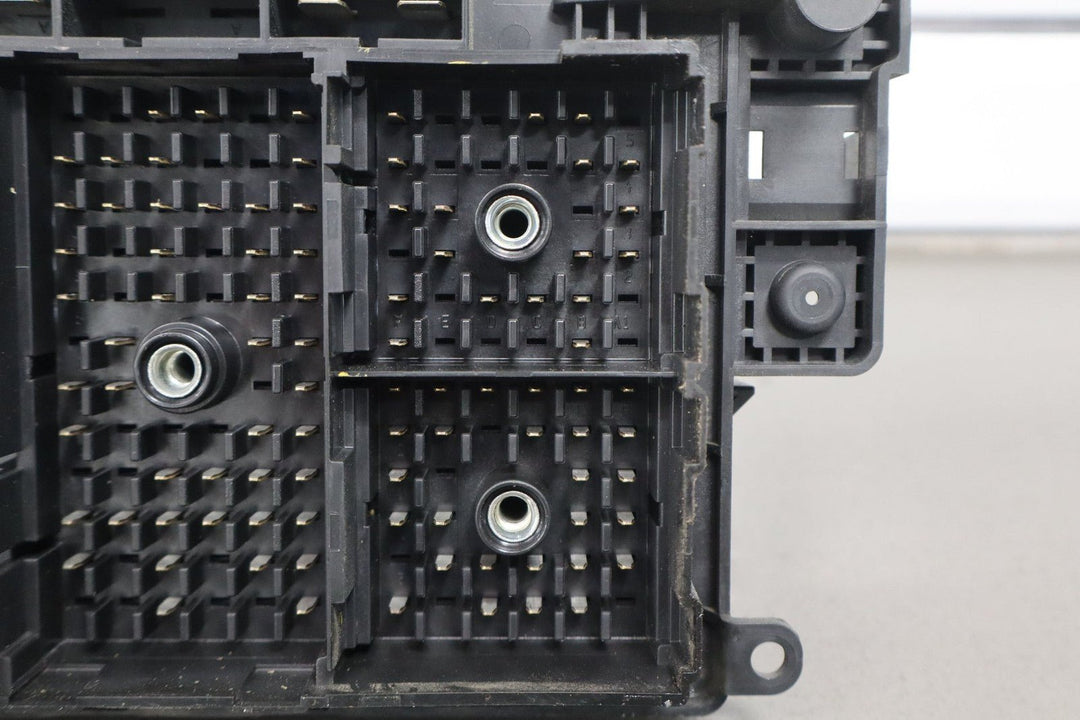 2004 Chevrolet Suburban 2500 6L Engine Fuse Box