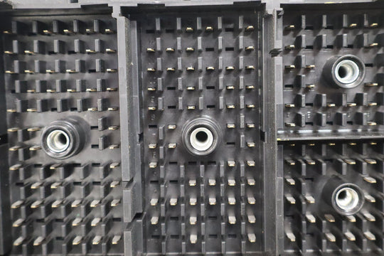 2004 Chevrolet Suburban 2500 6L Engine Fuse Box