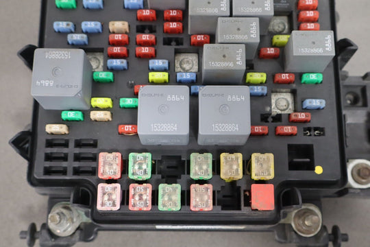 2004 Chevrolet Suburban 2500 6L Engine Fuse Box