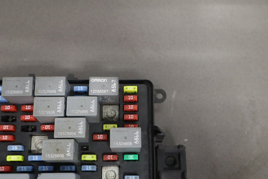 2004 Chevrolet Suburban 2500 6L Engine Fuse Box