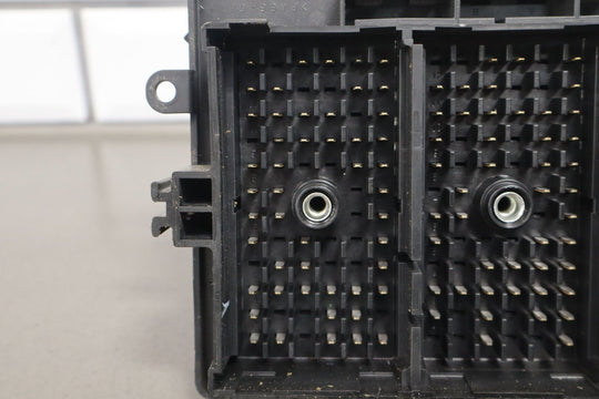 2004 Chevrolet Suburban 2500 6L Engine Fuse Box