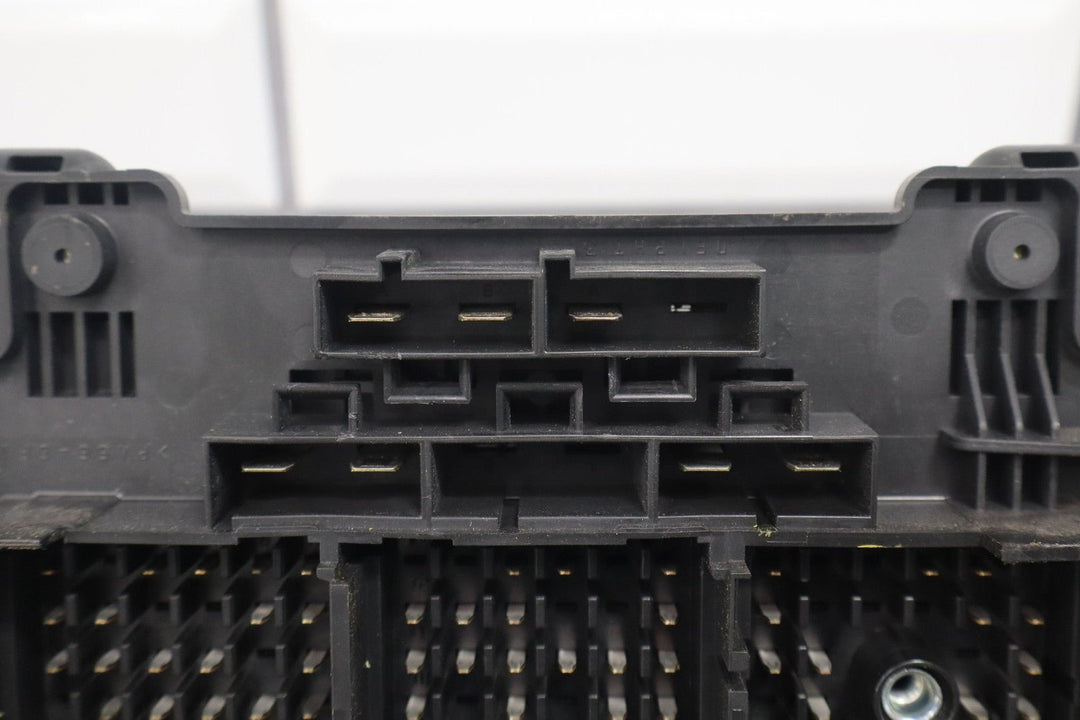 2004 Chevrolet Suburban 2500 6L Engine Fuse Box