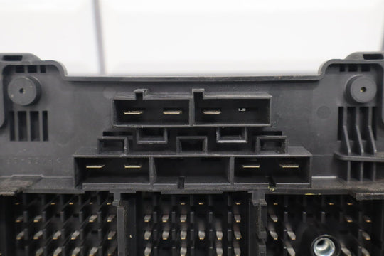 2004 Chevrolet Suburban 2500 6L Engine Fuse Box