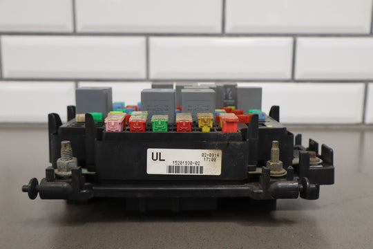 2004 Chevrolet Suburban 2500 6L Engine Fuse Box
