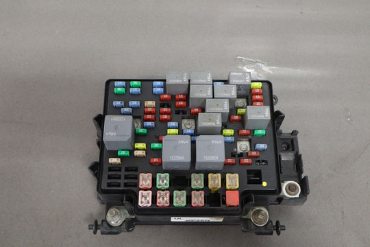 2004 Chevrolet Suburban 2500 6L Engine Fuse Box