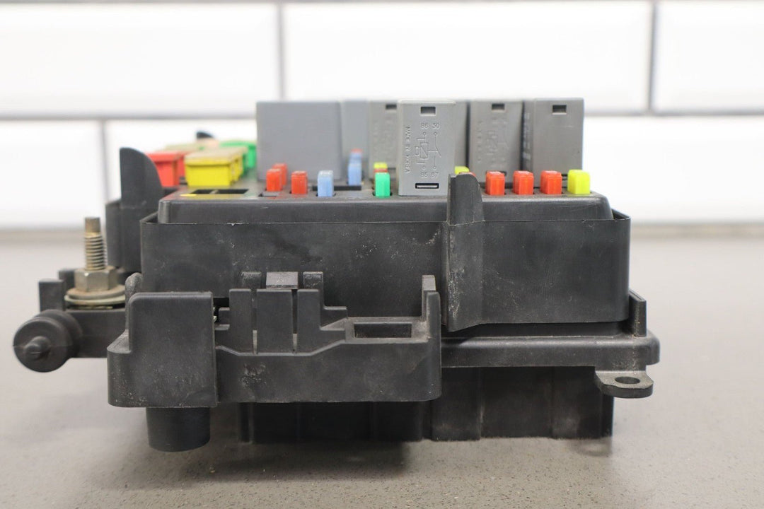 2004 Chevrolet Suburban 2500 6L Engine Fuse Box