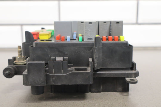 2004 Chevrolet Suburban 2500 6L Engine Fuse Box