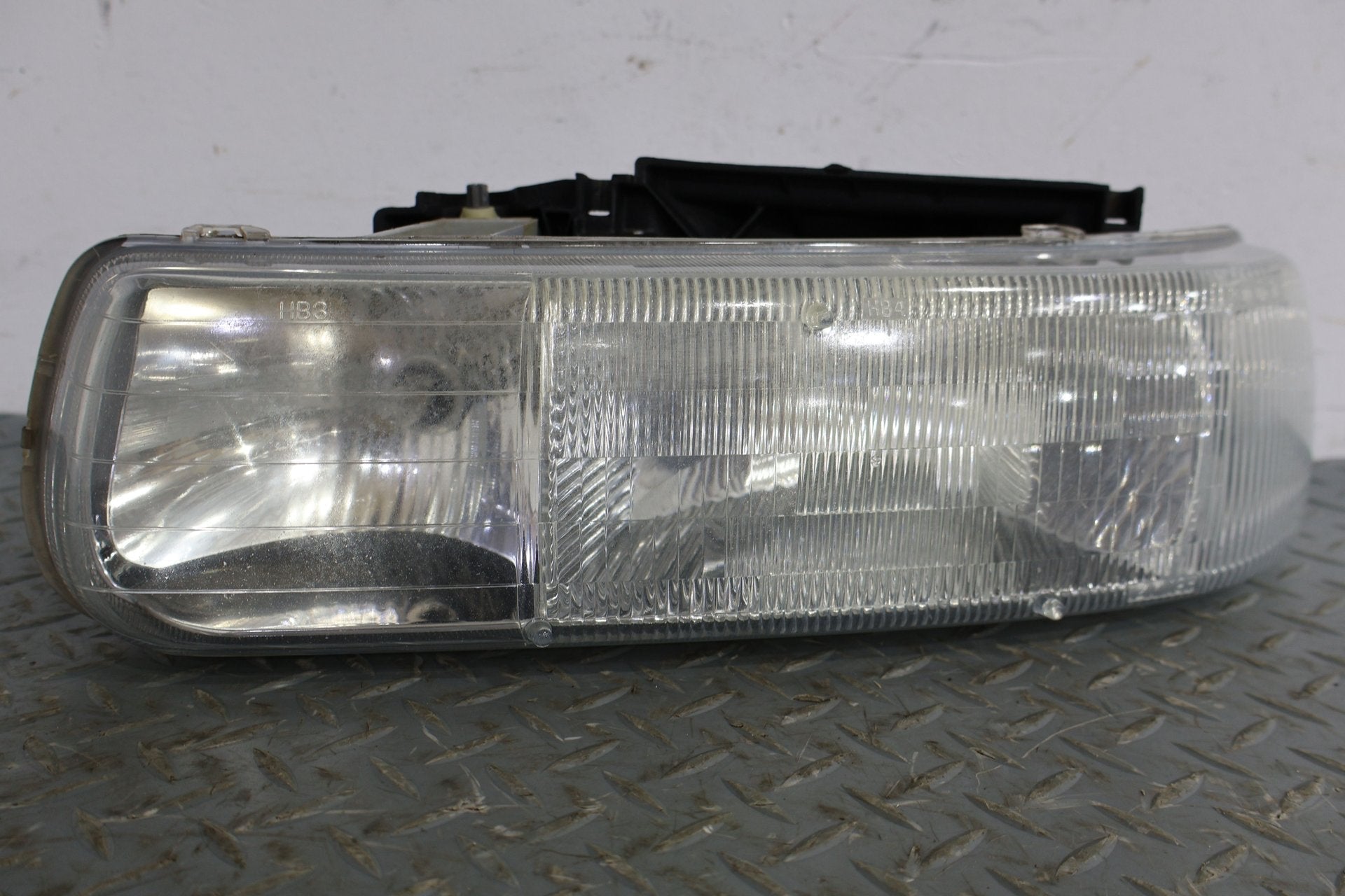 2004 Chevrolet Tahoe- HEADLAMP ASSEMBLY