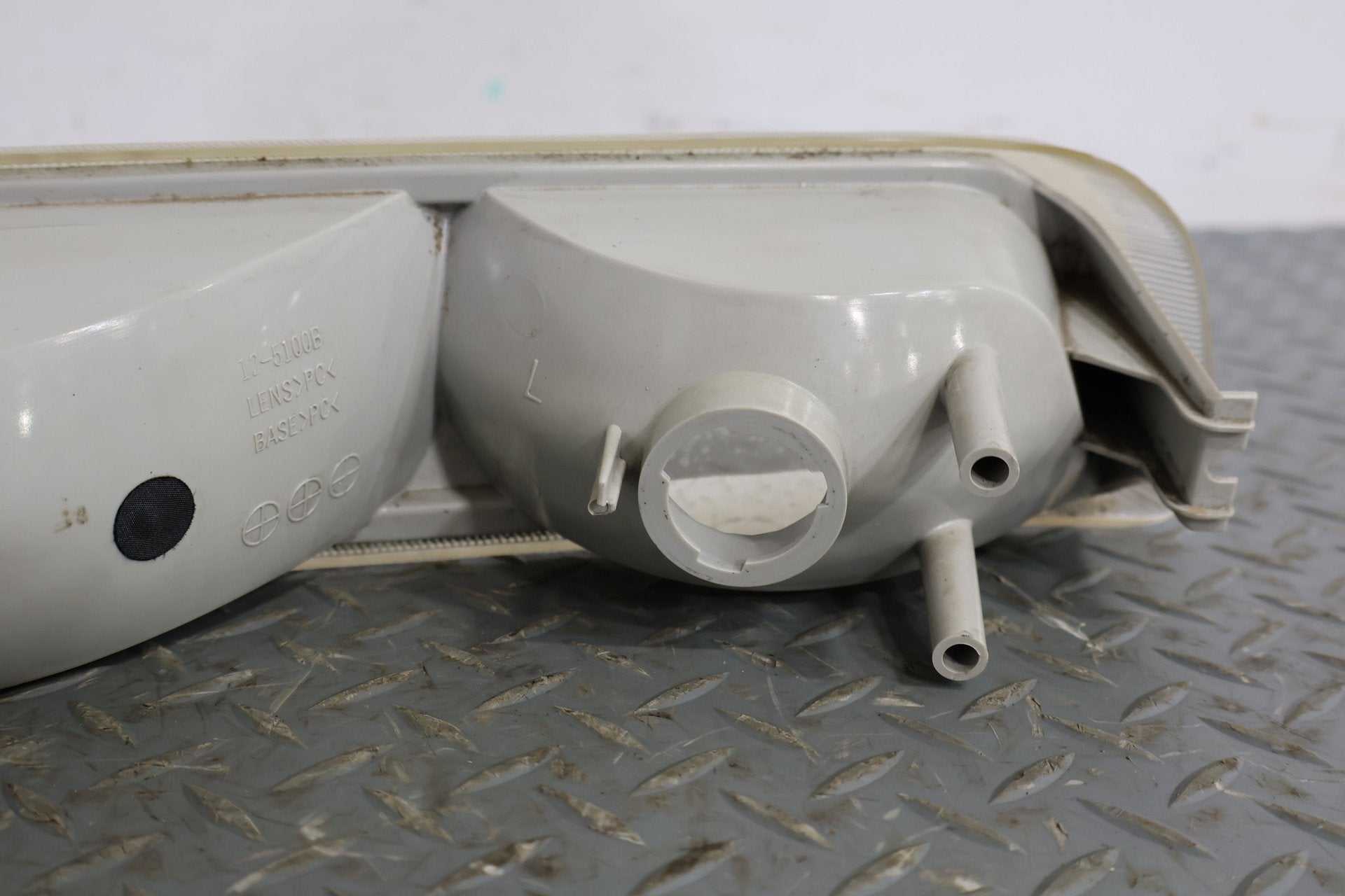 2004 Chevrolet Tahoe- HEADLAMP ASSEMBLY