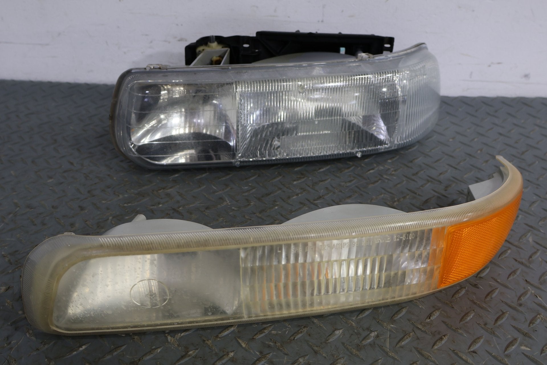 2004 Chevrolet Tahoe- HEADLAMP ASSEMBLY