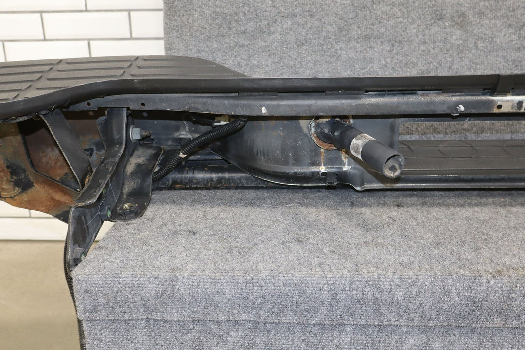 2004 Chevrolet Tahoe Rear Bumper White 50U