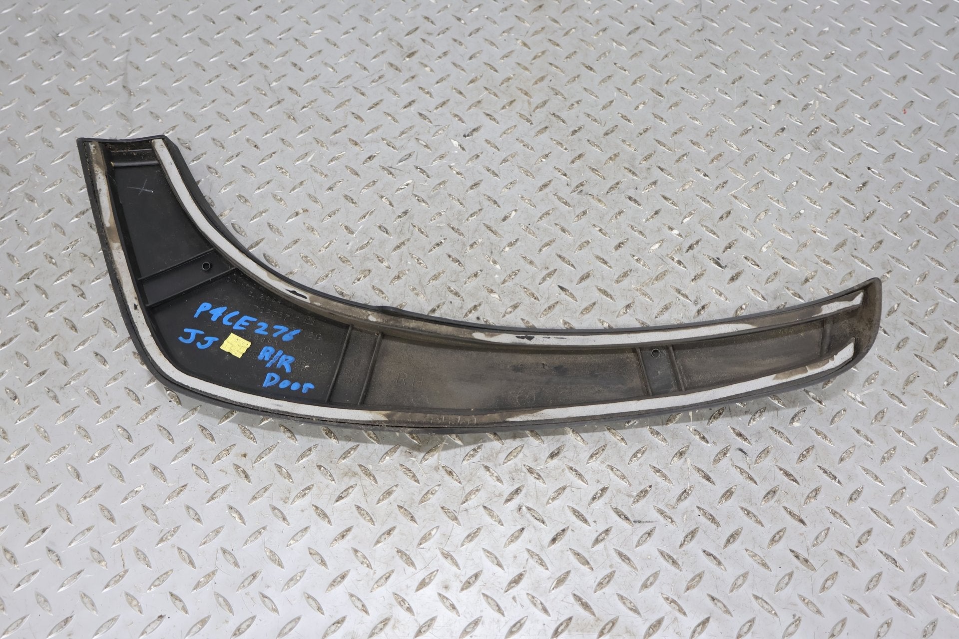 2004 Chevrolet Tahoe- Right Rear Door Molding