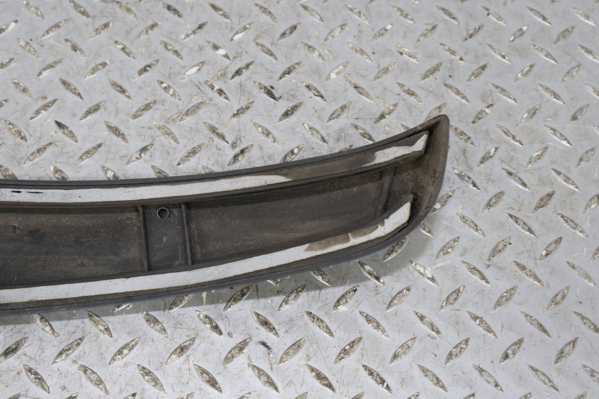 2004 Chevrolet Tahoe- Right Rear Door Molding
